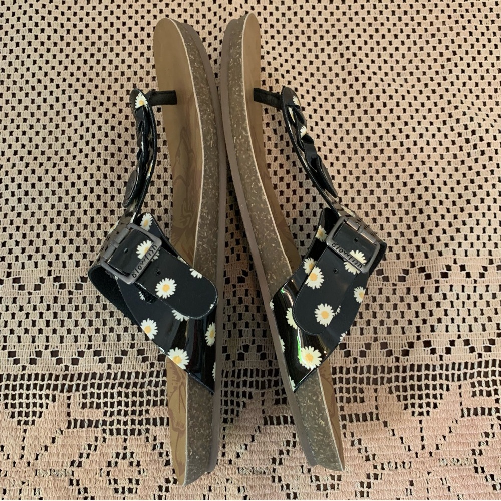 Blowfish Malibu Floral Daisy Sandals - Picture 7 of 11